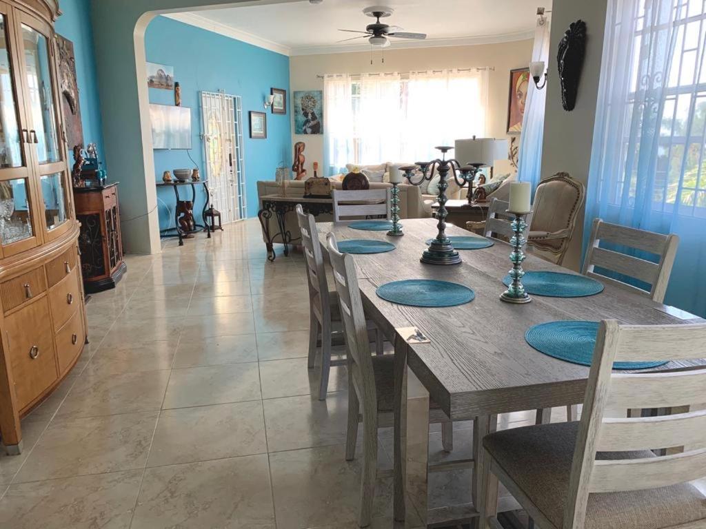 Bella Vista Vacation Apartment Teluk Montego Bagian luar foto