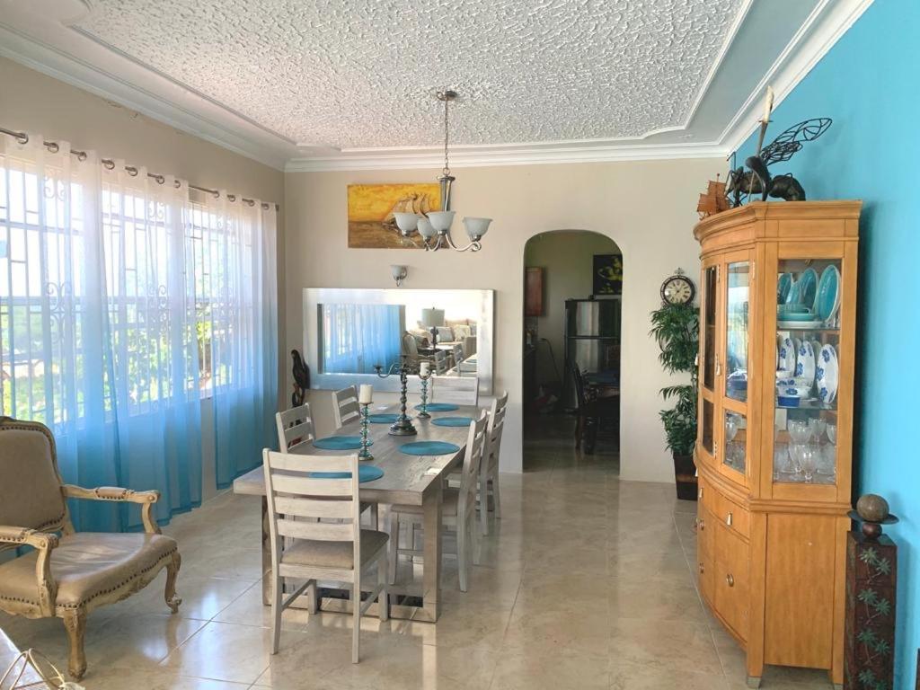 Bella Vista Vacation Apartment Teluk Montego Bagian luar foto