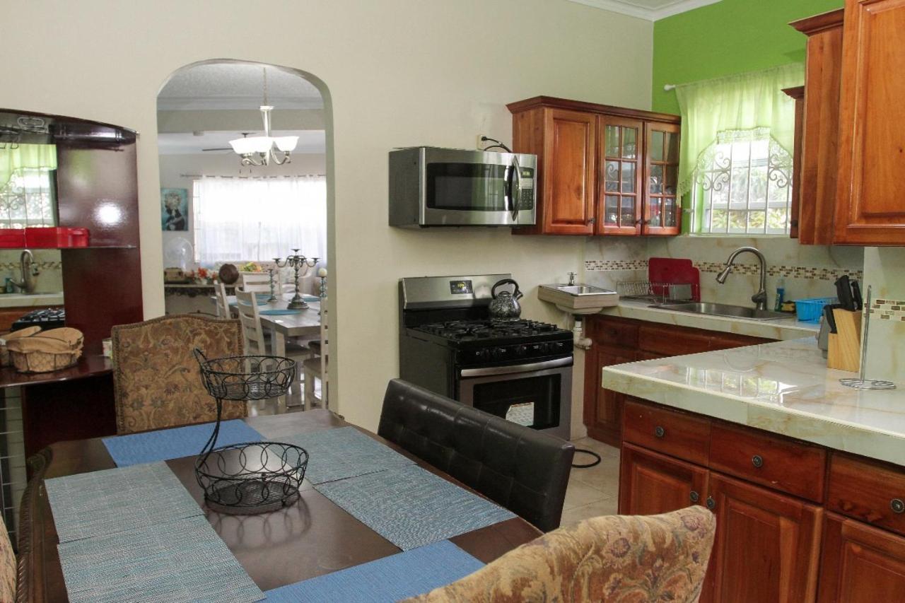 Bella Vista Vacation Apartment Teluk Montego Bagian luar foto